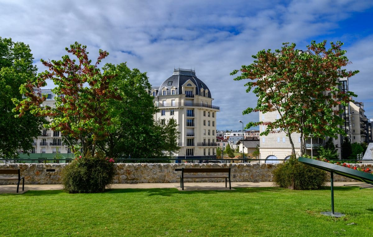 Retrouvez la résidence sénior Puteaux Villa Médicis au sein du quartier des Bergères.